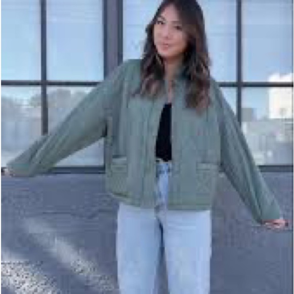 Fabletics Quilted Loft Jacket Green Full Zip Diamond Relaxed Bomber Size Small - Picture 7 of 14